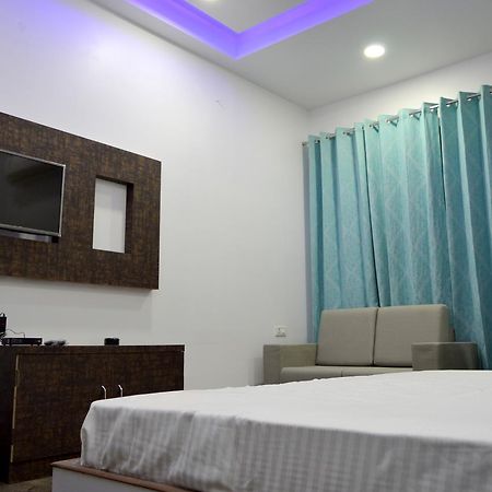 Hotel Taru Inn Газиабад Экстерьер фото