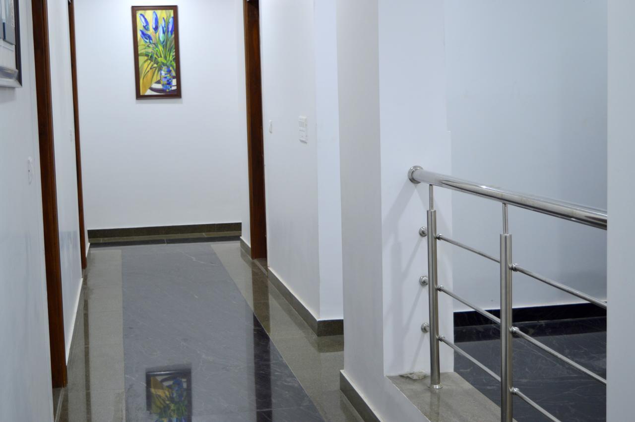 Hotel Taru Inn Газиабад Экстерьер фото