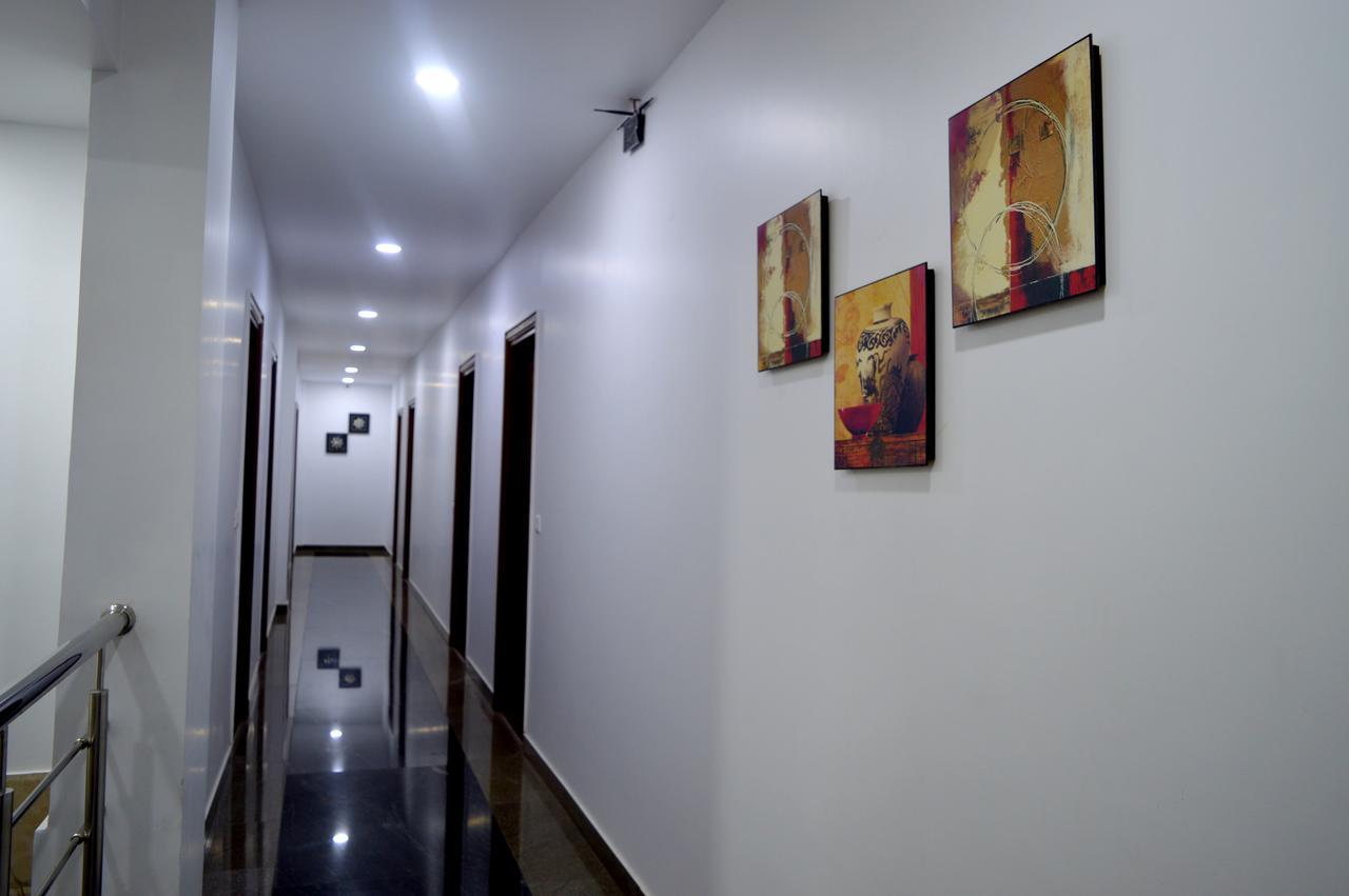 Hotel Taru Inn Газиабад Экстерьер фото