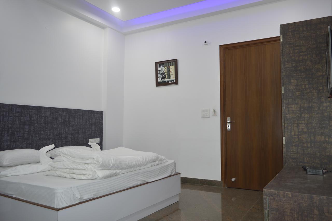 Hotel Taru Inn Газиабад Экстерьер фото
