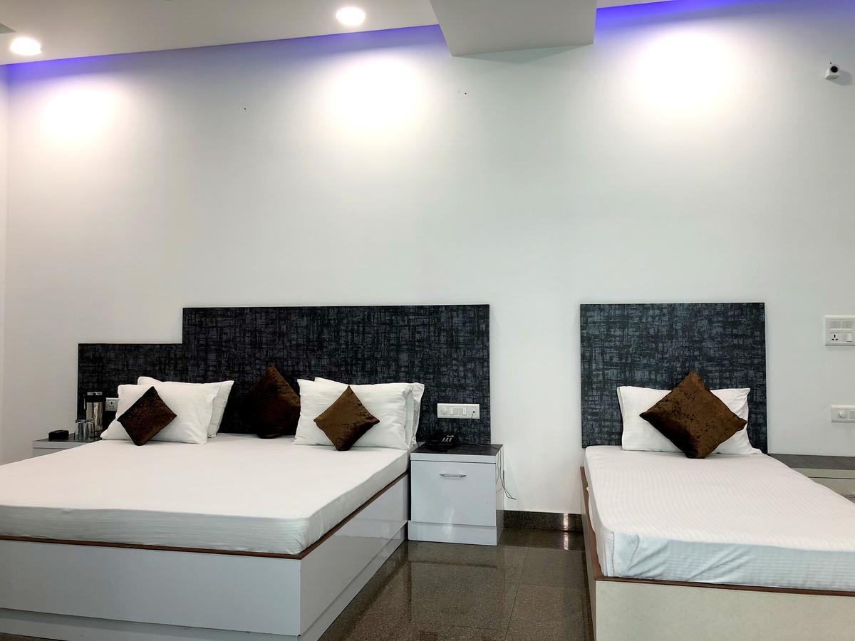 Hotel Taru Inn Газиабад Экстерьер фото